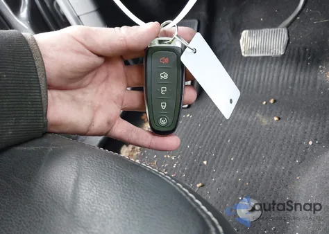 2019 Ford Escape Titanium z USA, uszkodzony, nr VIN 1FMCU9J91KUB74301